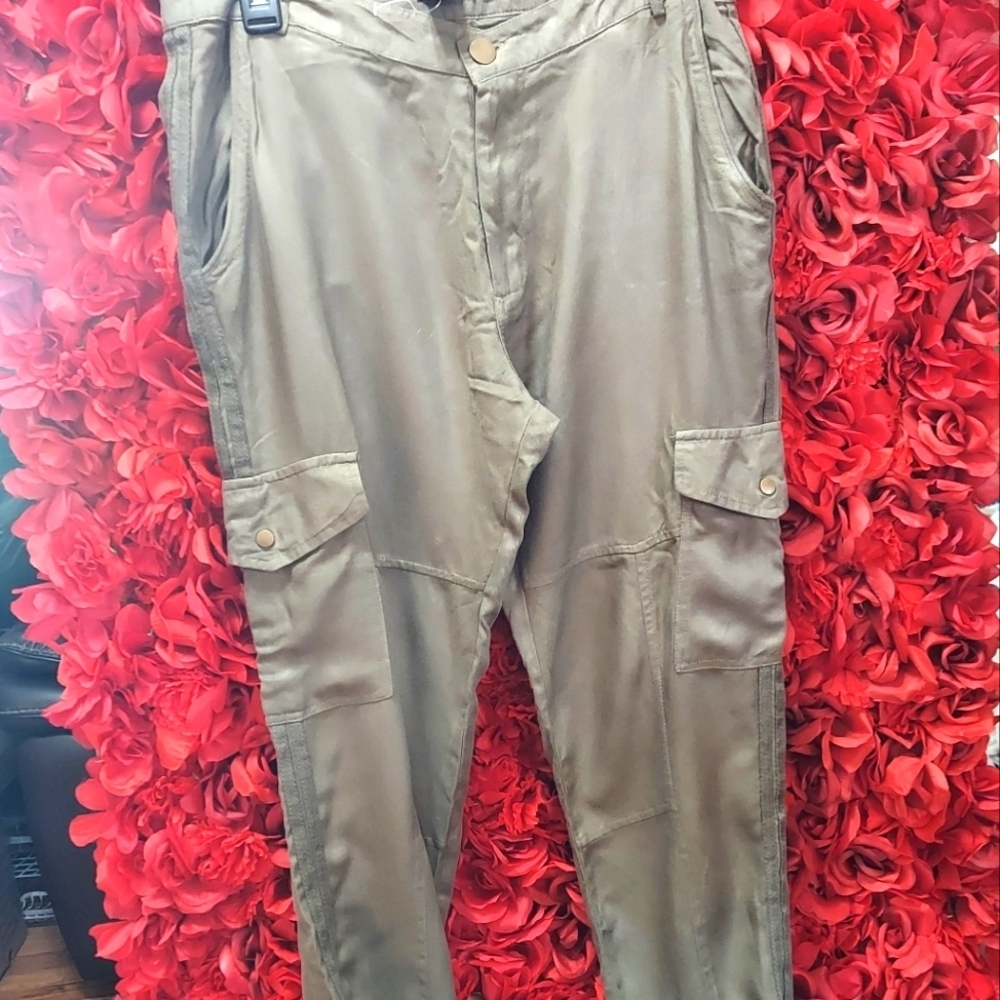 Wet Seal NWOT Women's Size Large Khaki Cargo Pants -TAG FELL OFF IN TRANSFER